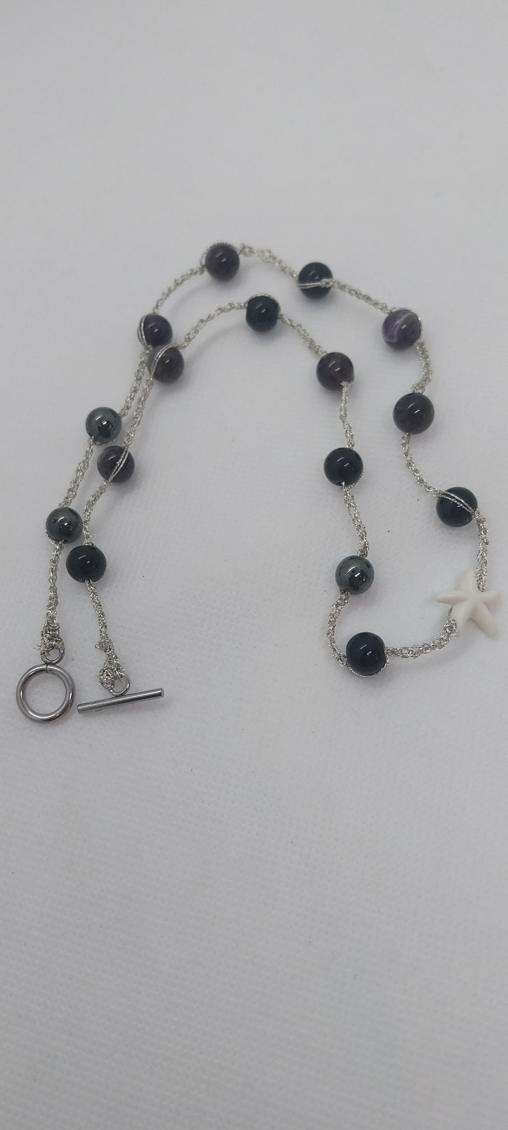 Pendentif Étoile de Mer – Grosse Perle Noire & Fil Argenté
