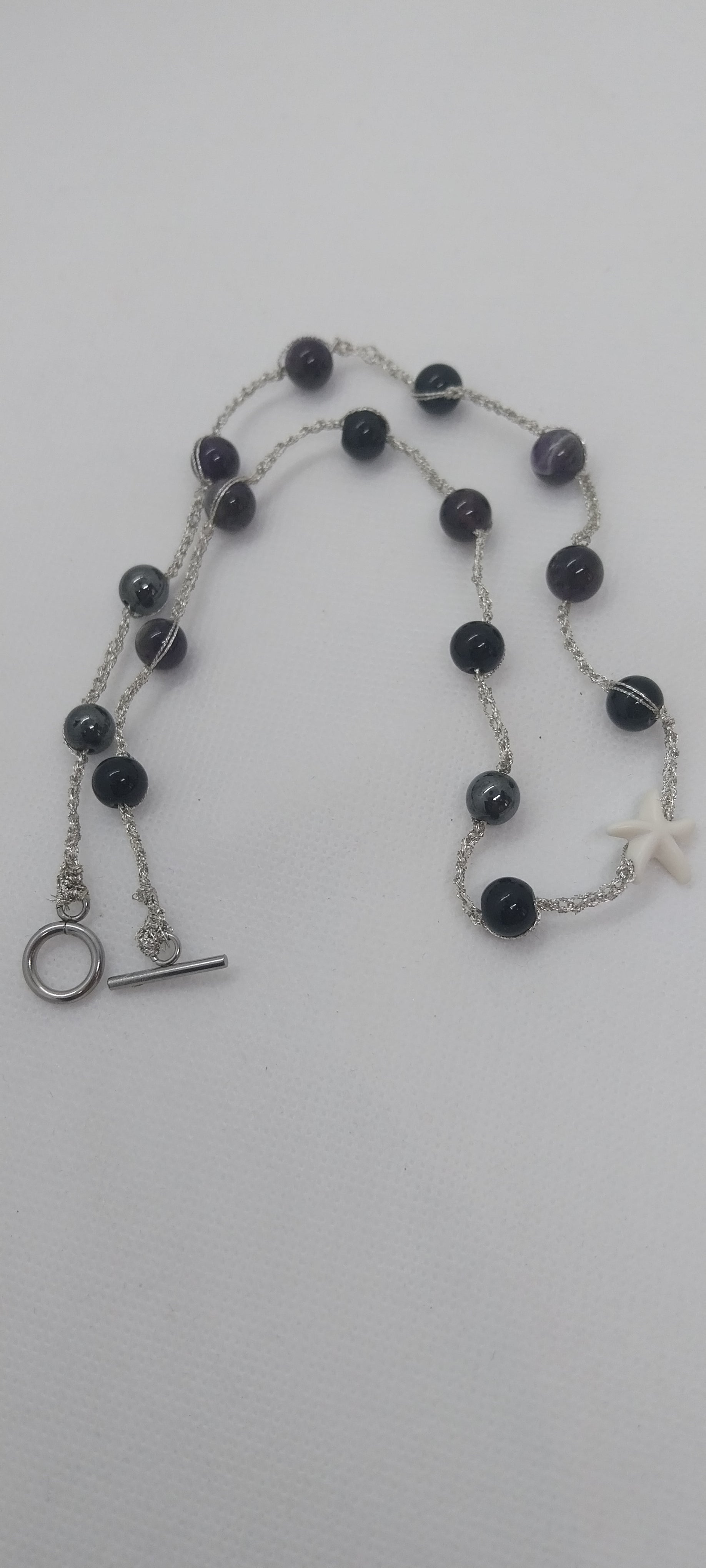 Pendentif Étoile de Mer – Grosse Perle Noire & Fil Argenté