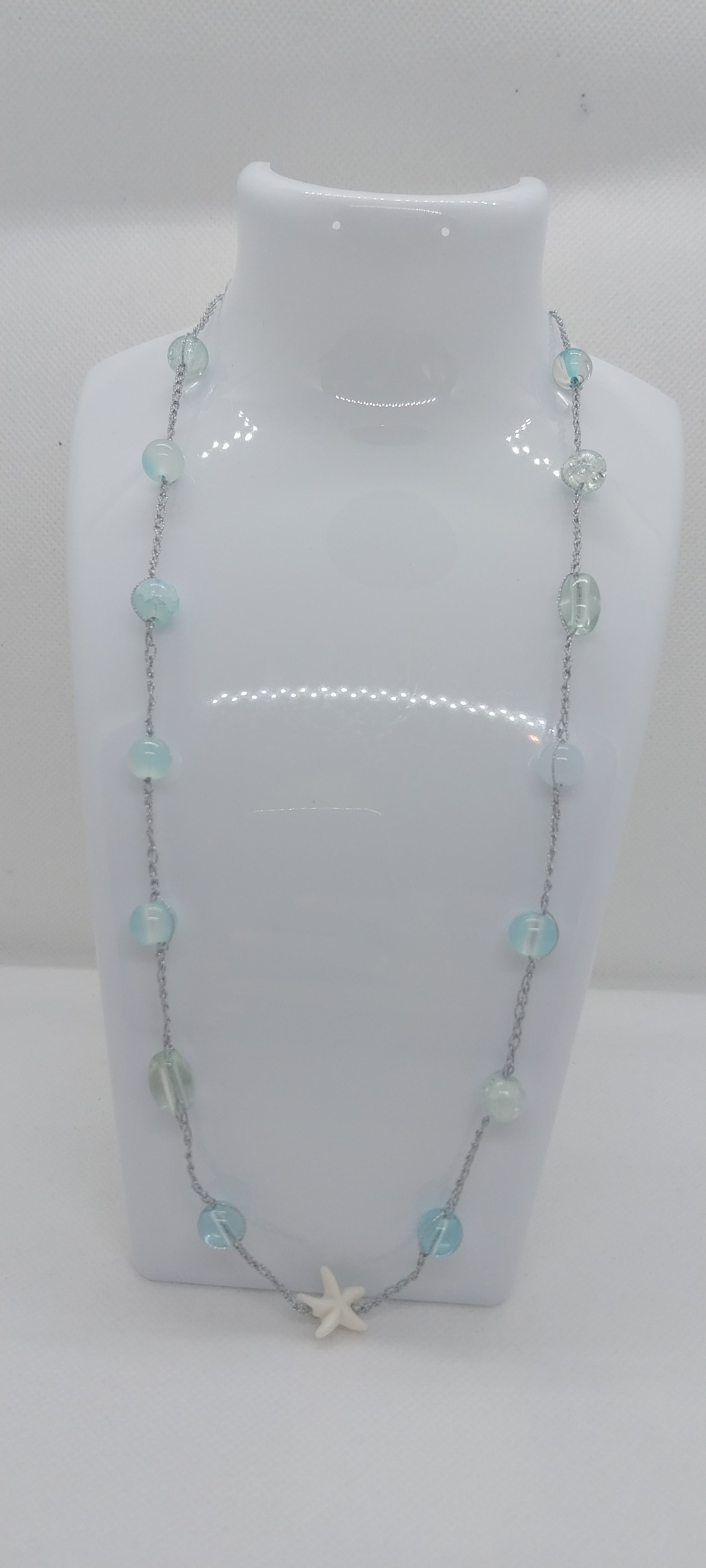 Pendentif Étoile de Mer – Grosse Perle Bleu Clair & Fil Argenté