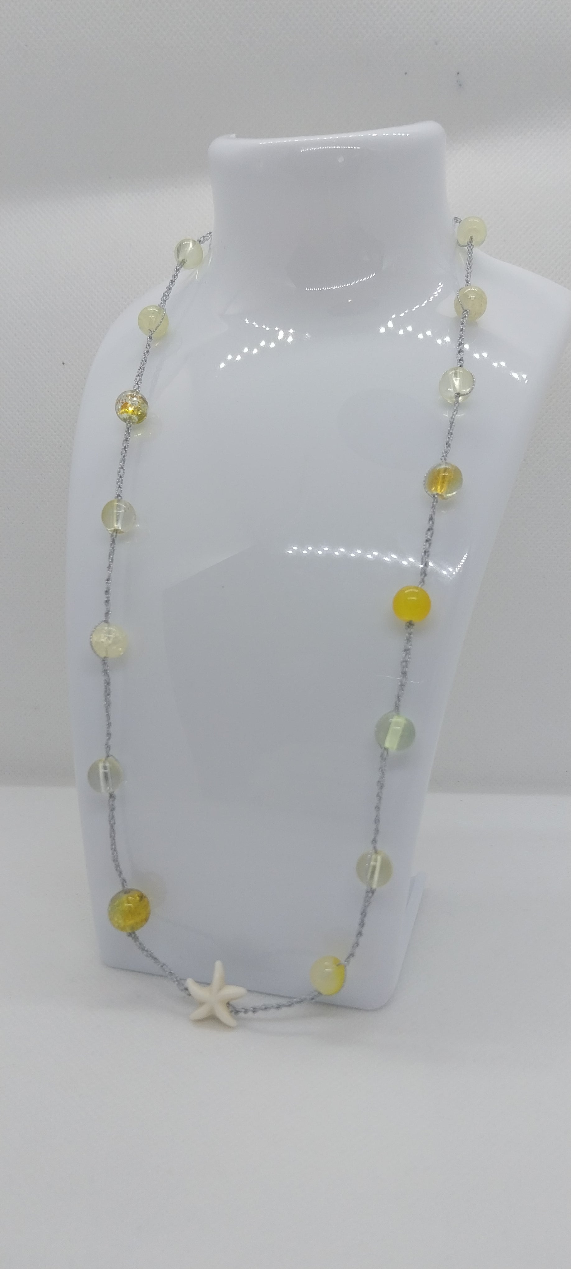Pendentif Étoile de Mer – Orné de Coquillages Jaune Orangé