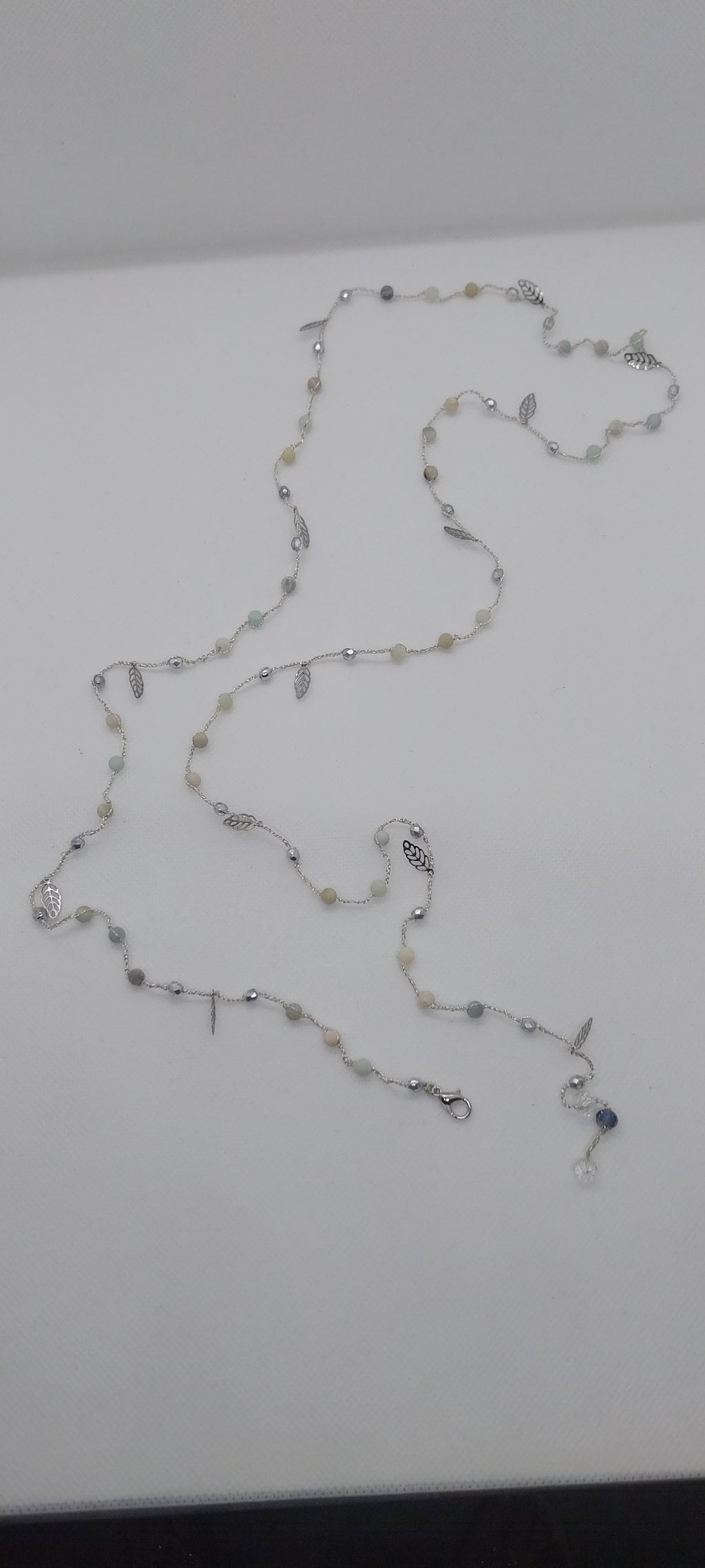 Silver-plated Wire Necklace – Amazonite & Fine Feathers