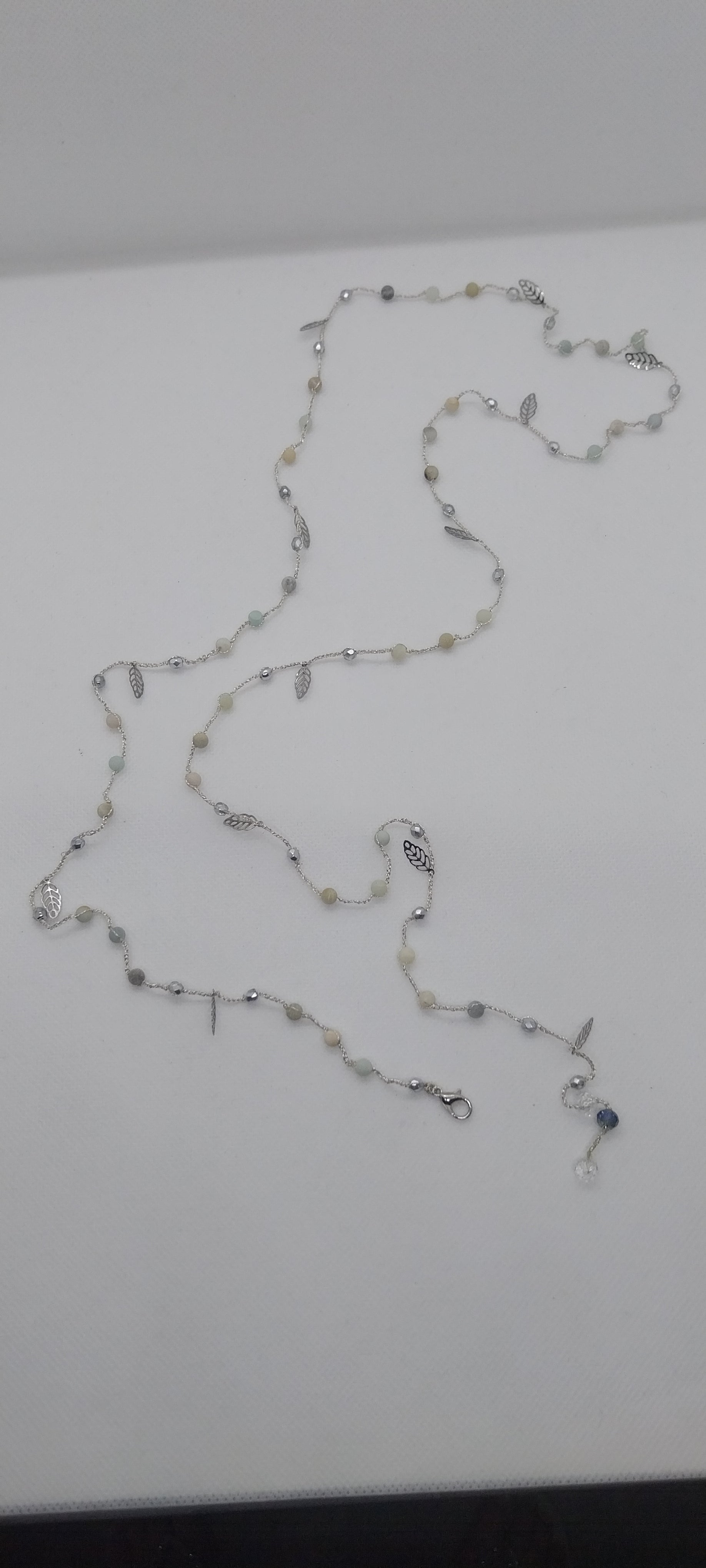Silver-plated Wire Necklace – Amazonite & Fine Feathers