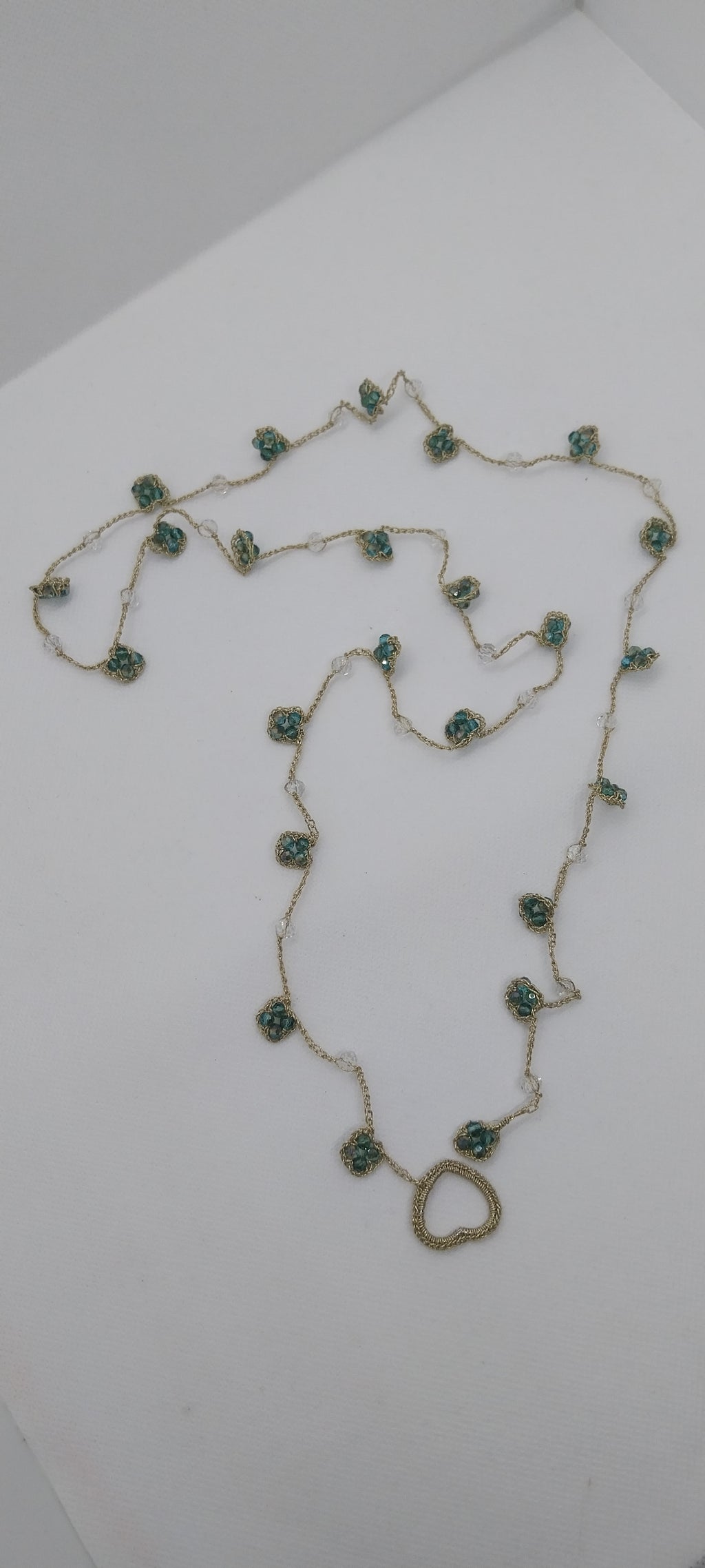 Sautoir Fil Doré – Pendentif Cœur & Perle Cristal Vert Foncé