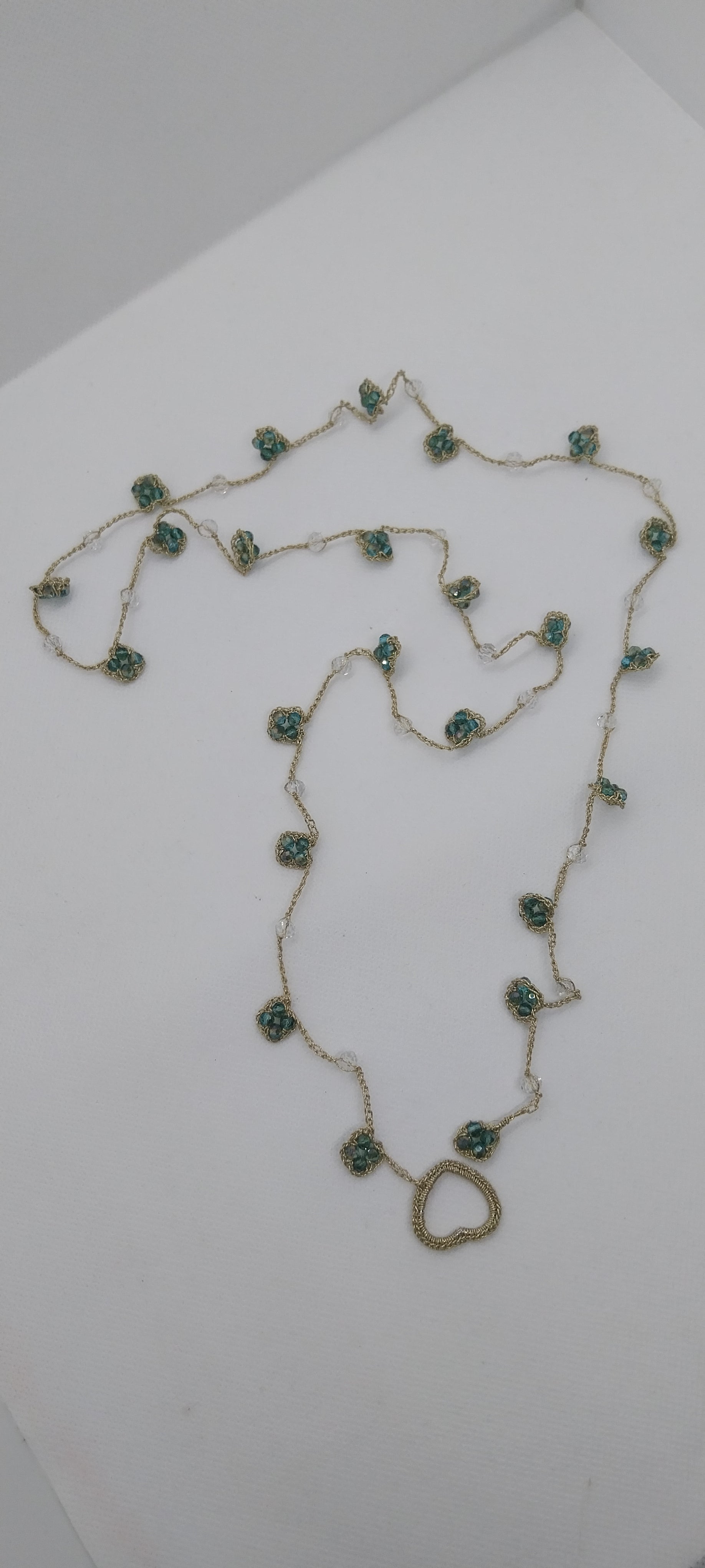 Sautoir Fil Doré – Pendentif Cœur & Perle Cristal Vert Foncé