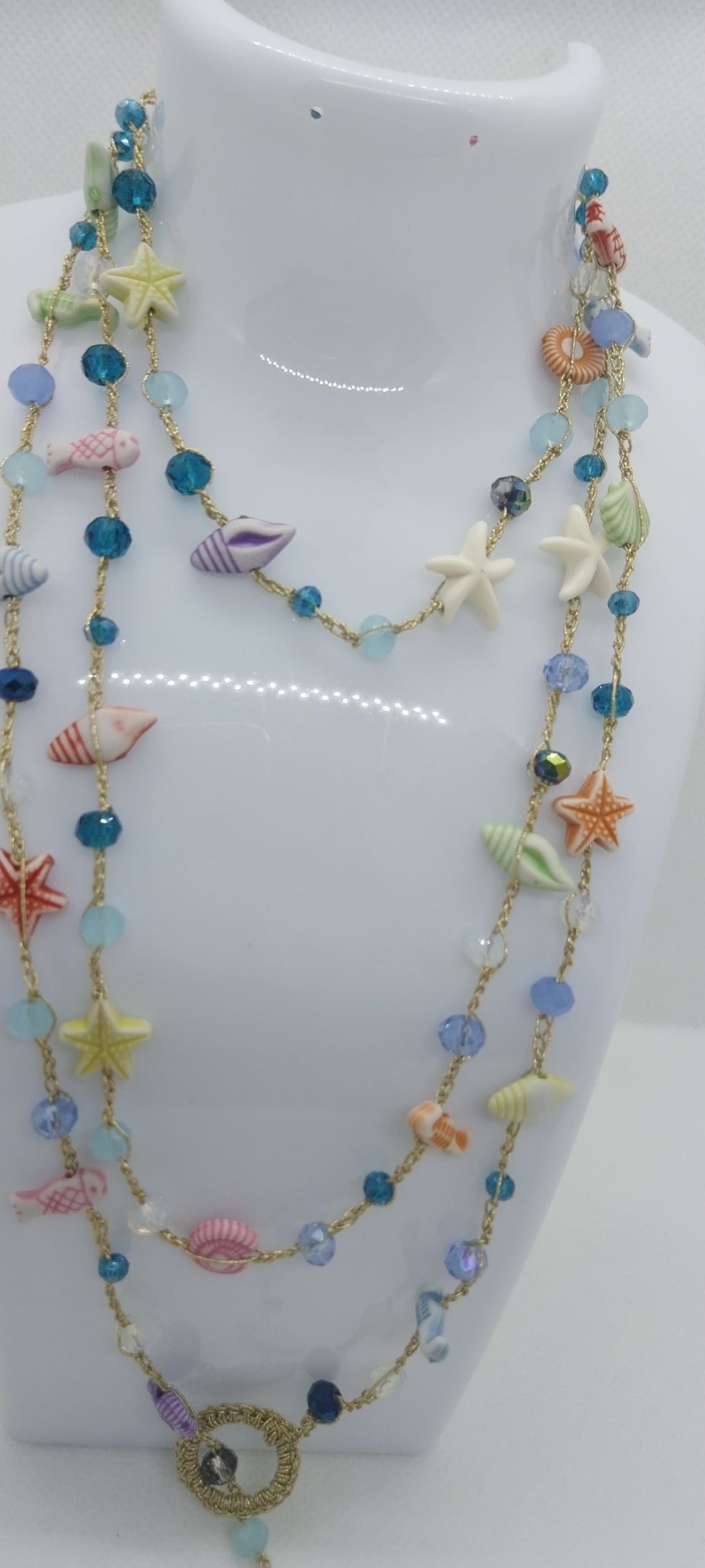 Sautoir Fil Doré – Multicolore, Coquillage & Perles Cristal