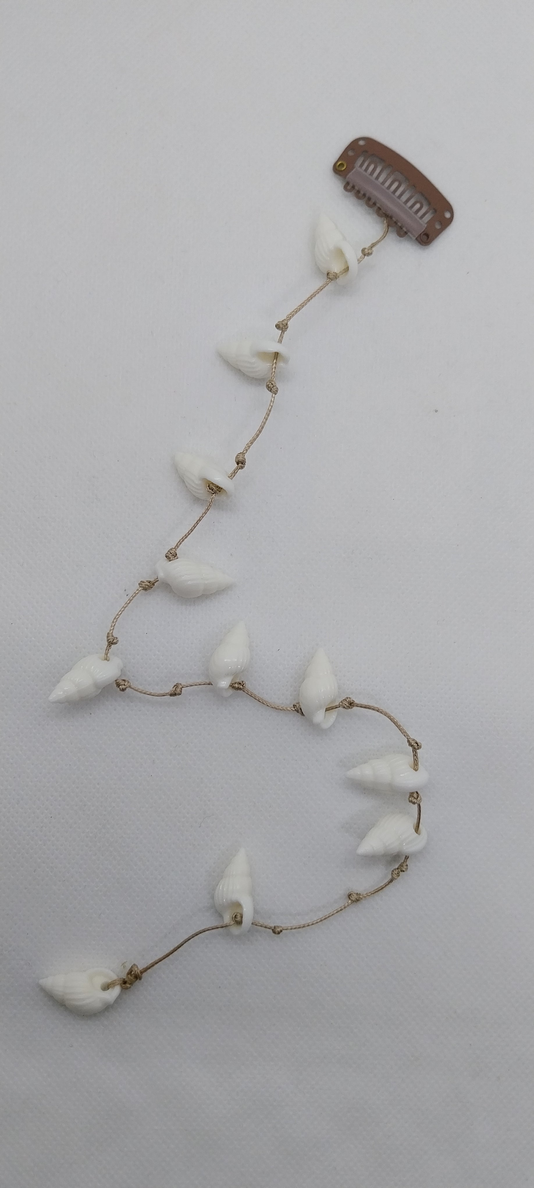 Bijou de cheveux orné de coquillage