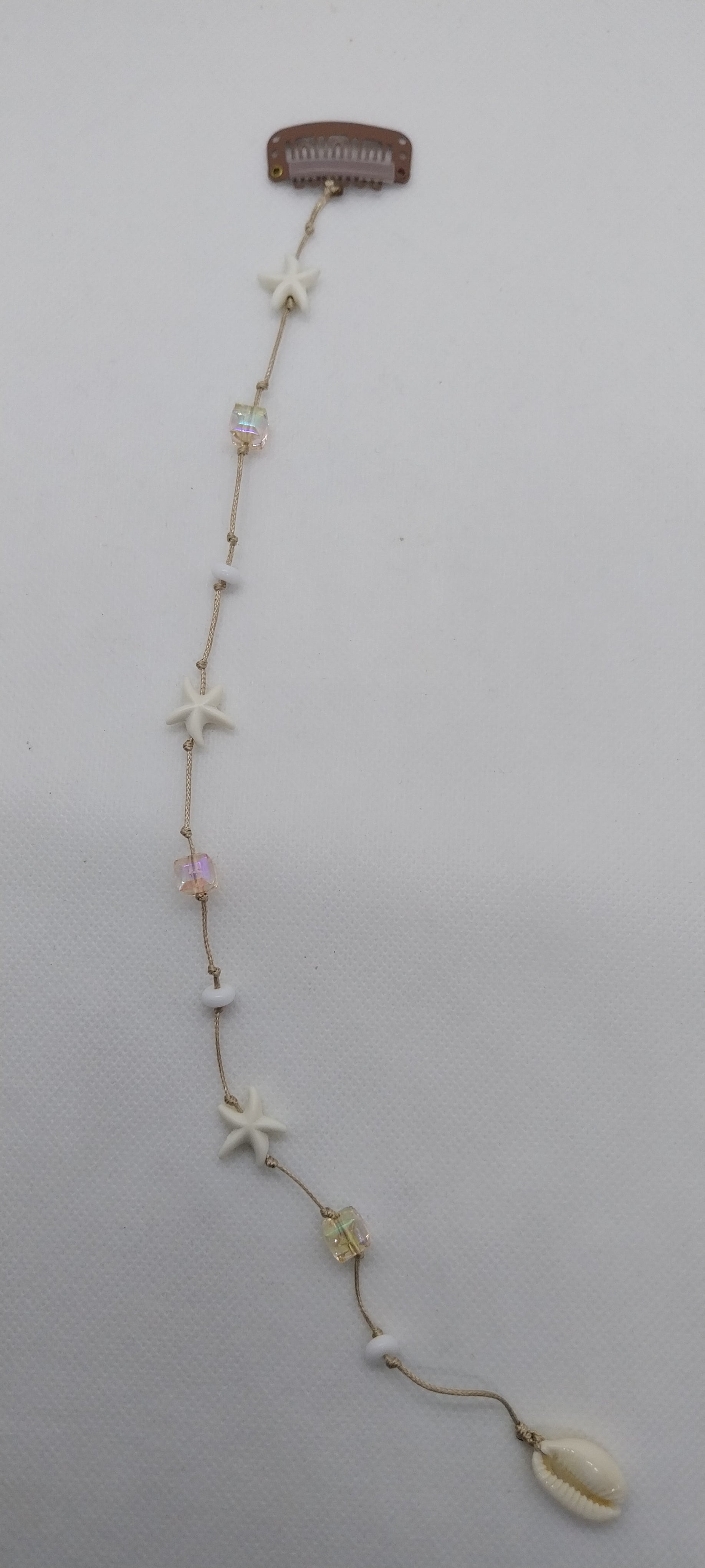 Bijou de cheveux perle carrée et coquillage tons pastel – Pince mèche