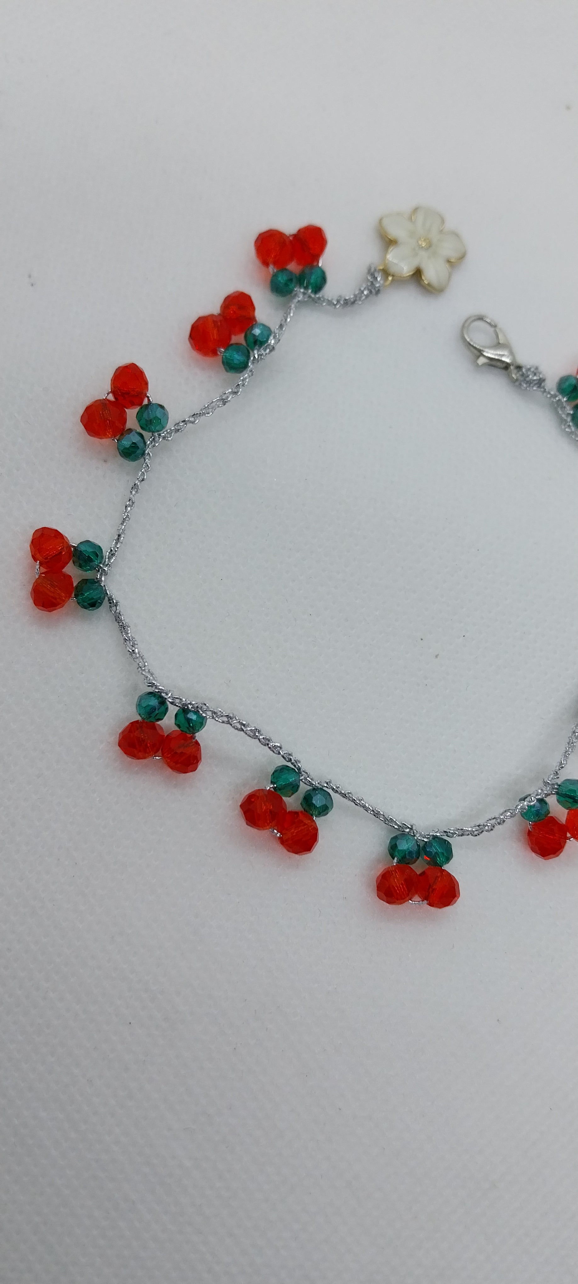 Bracelet de cheville cerise crocheté