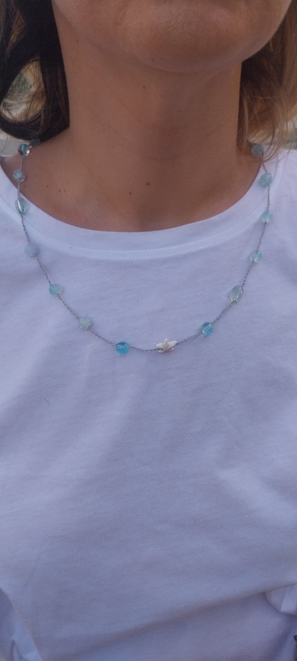 Pendentif Étoile de Mer – Grosse Perle Bleu Clair & Fil Argenté