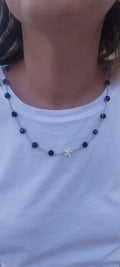 Pendentif Étoile de Mer – Grosse Perle Noire & Fil Argenté