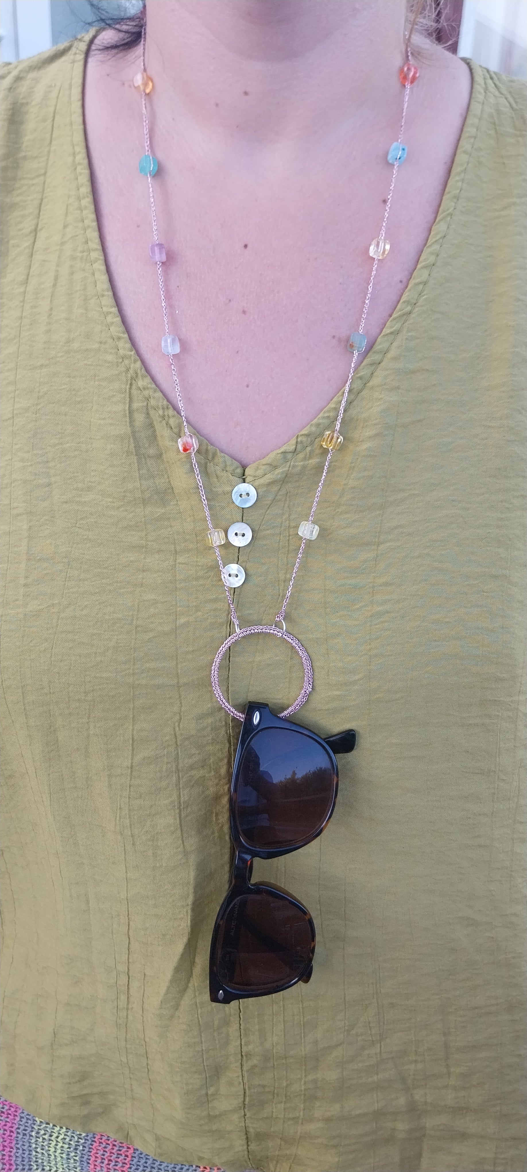 Pastel glasses holder