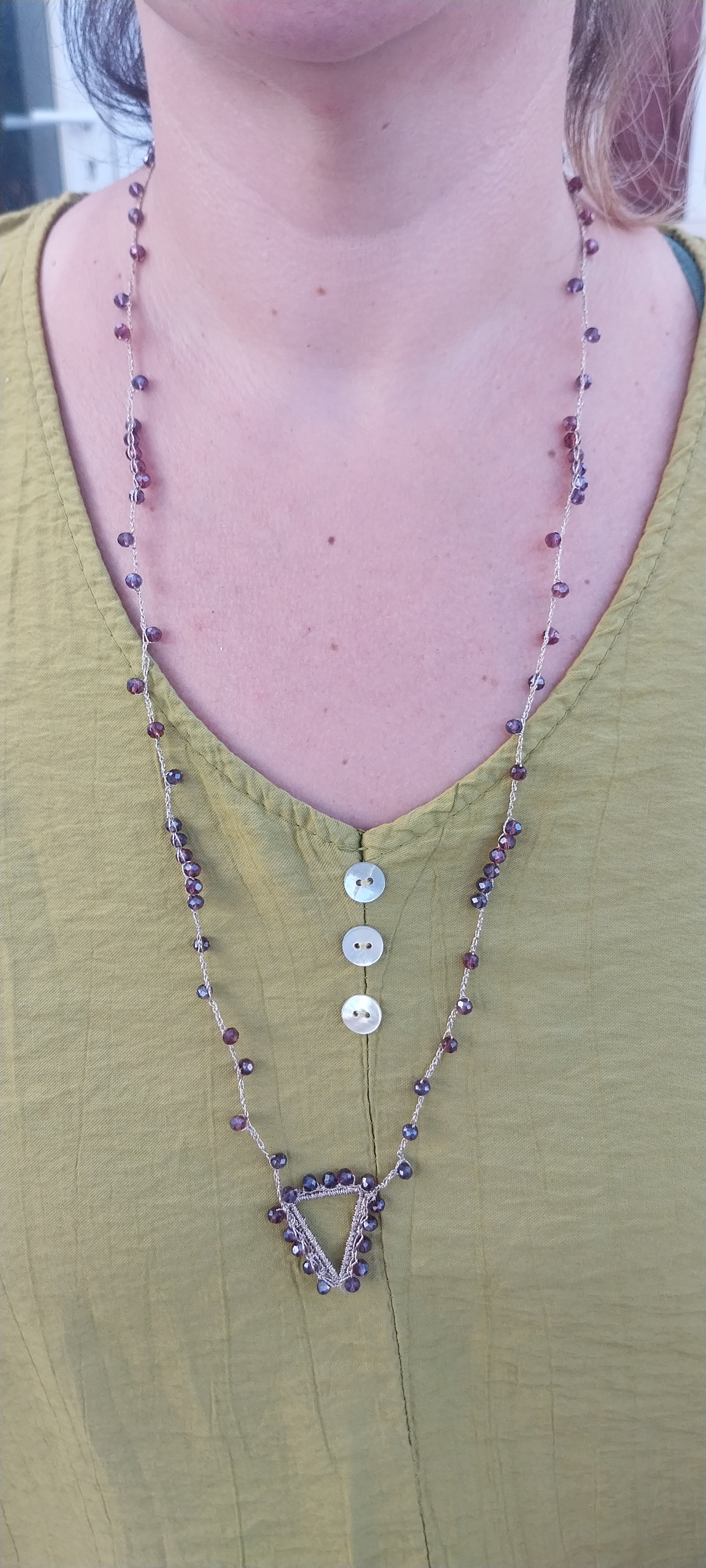 Collier perle de cristal violet – Pendentif triangle