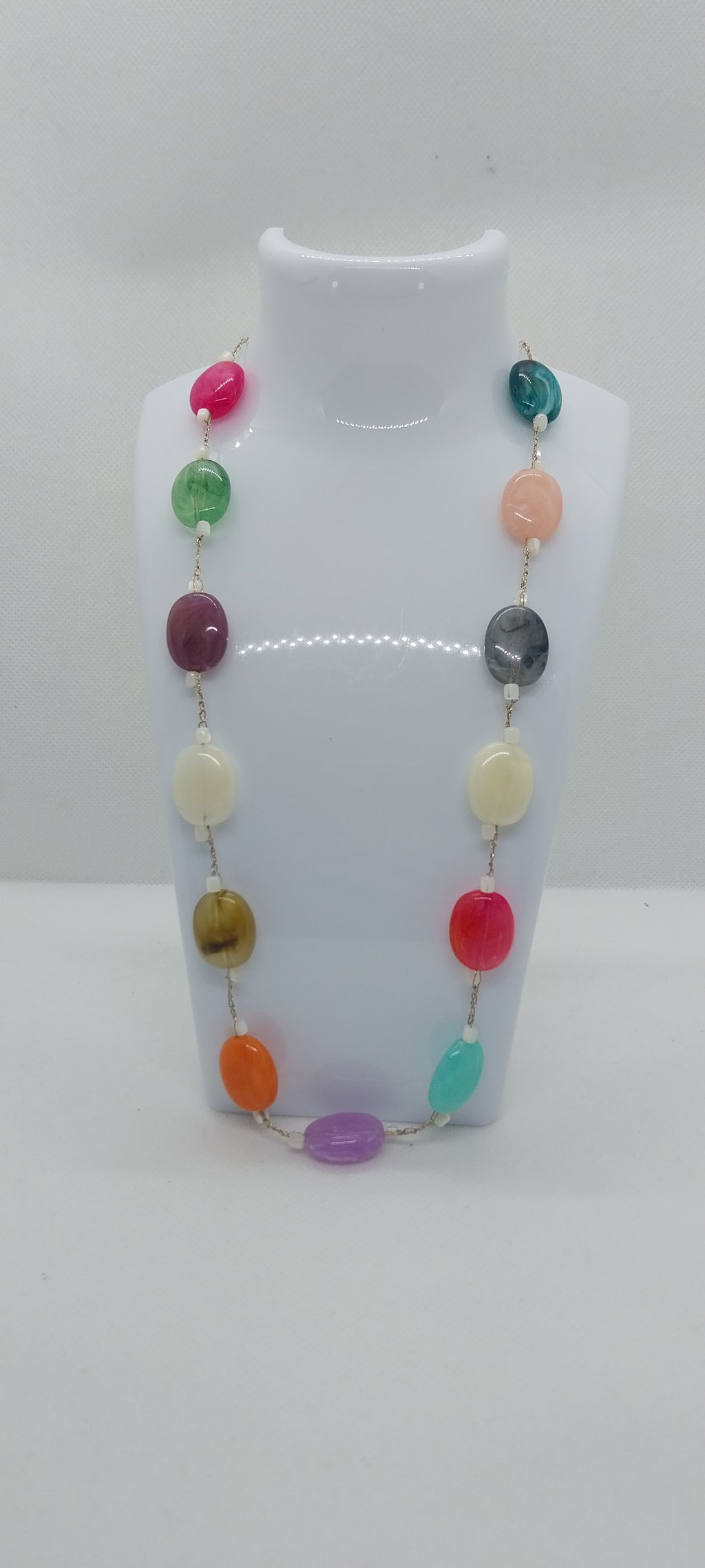 Collier fil or – Perles ovales pierres précieuses multicolores