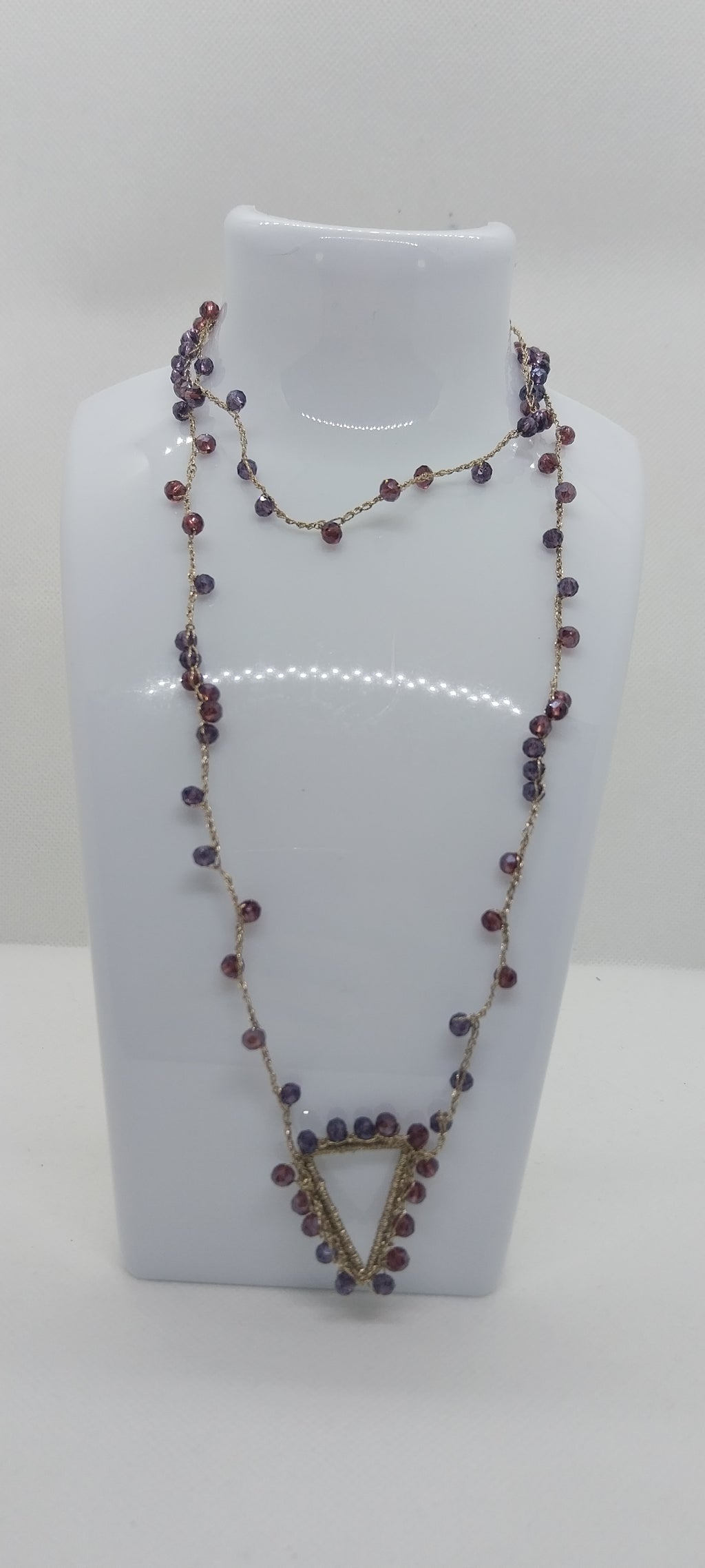 Collier perle de cristal violet – Pendentif triangle