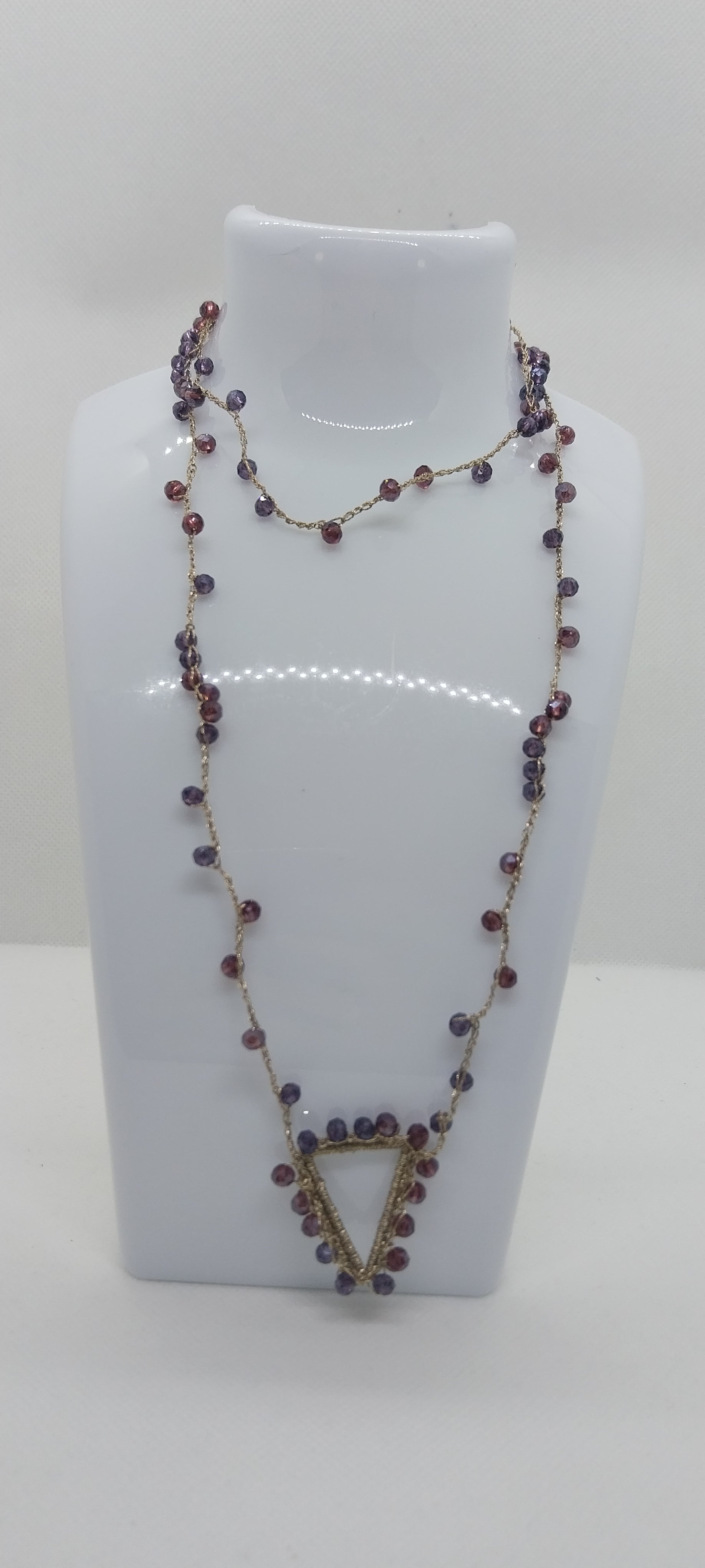 Collier perle de cristal violet – Pendentif triangle