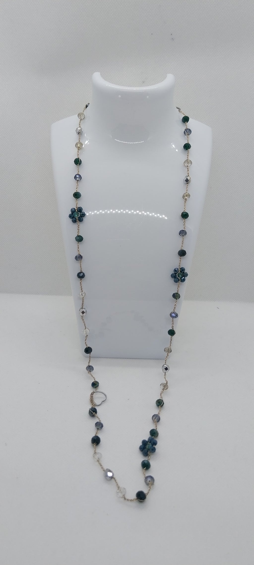 Collier crochet gris et vert foncé – Perles de cristal & fleurs