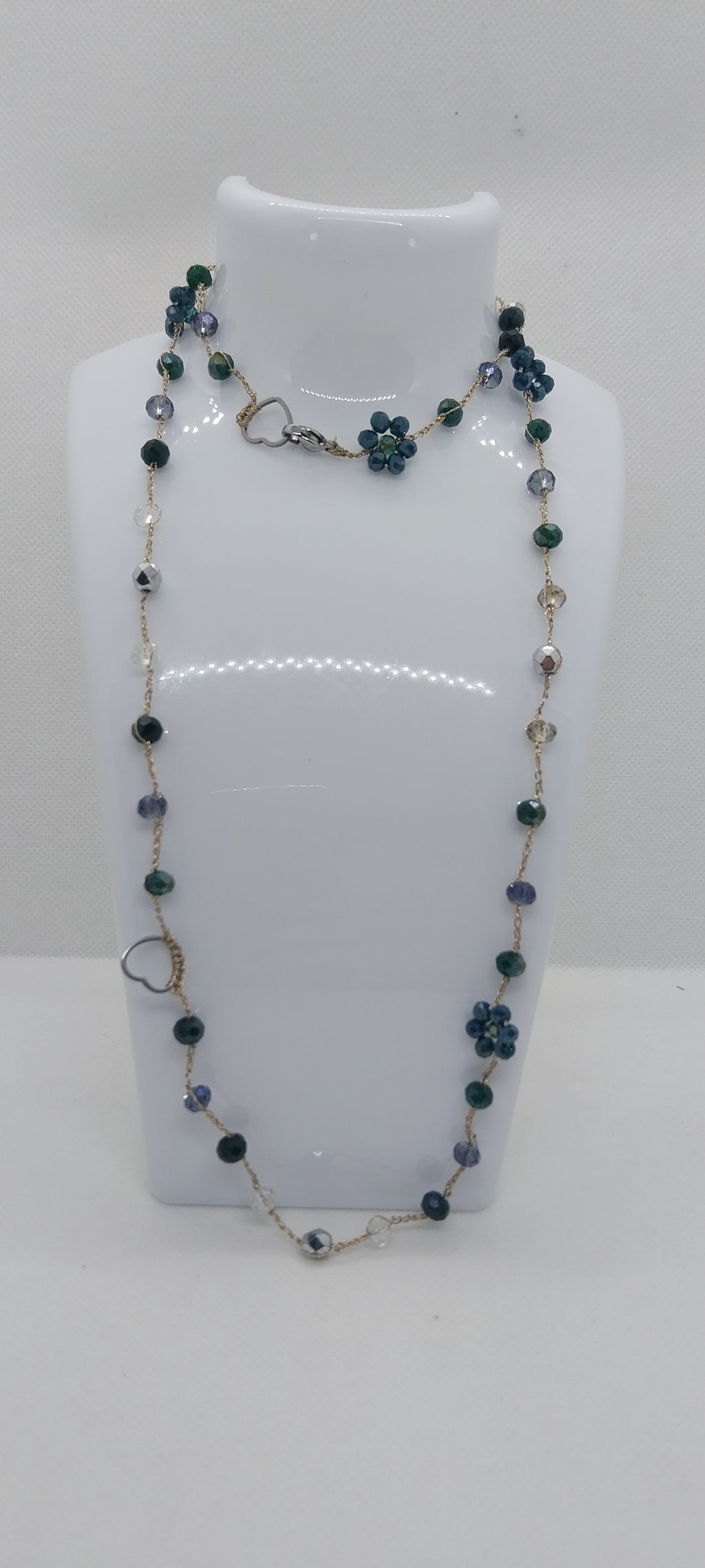 Collier crochet gris et vert foncé – Perles de cristal & fleurs