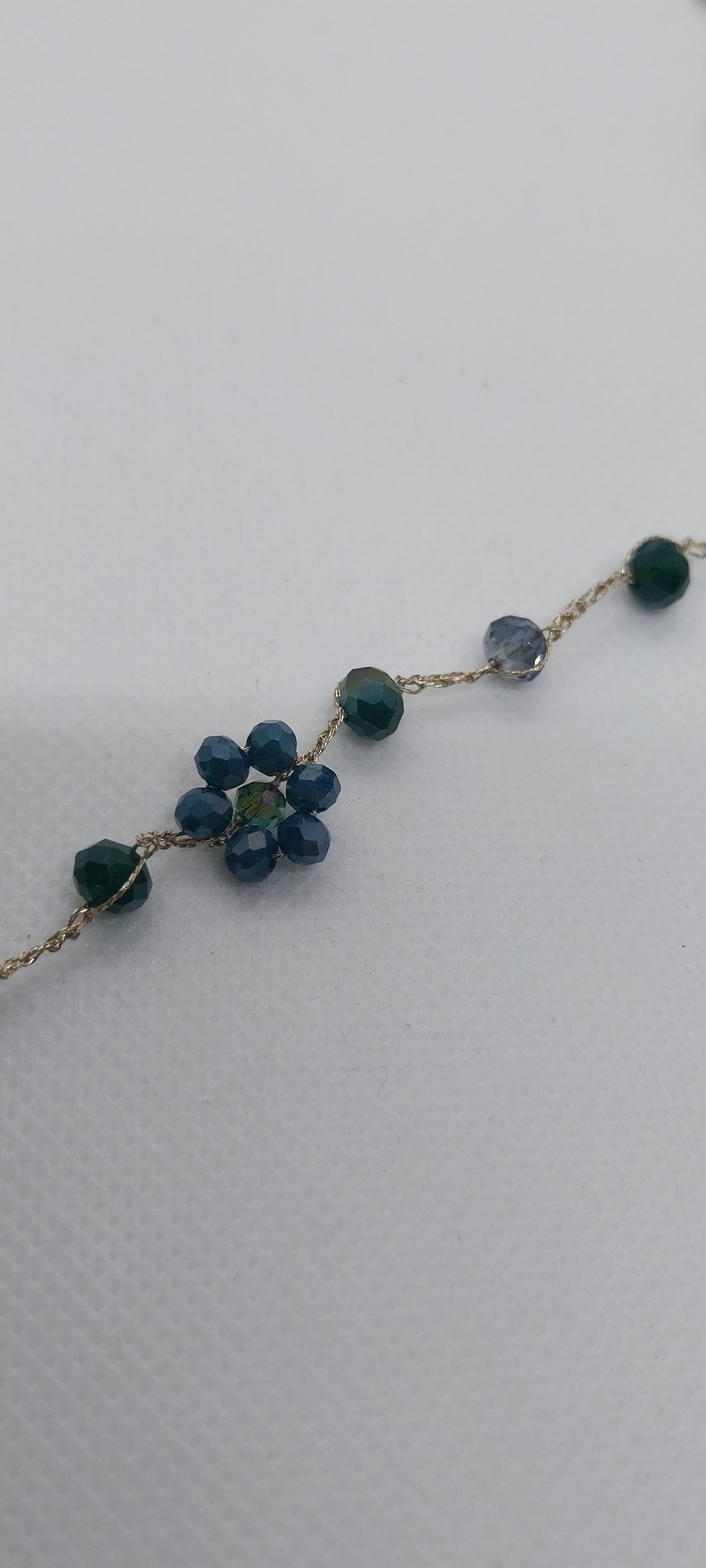 Collier crochet gris et vert foncé – Perles de cristal & fleurs