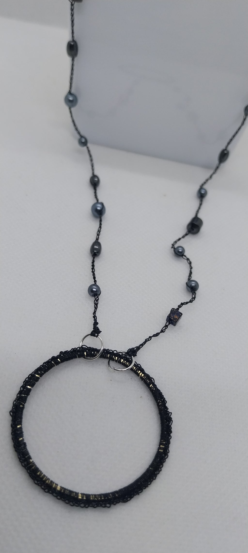 Porte-lunette perle noire — fil noir