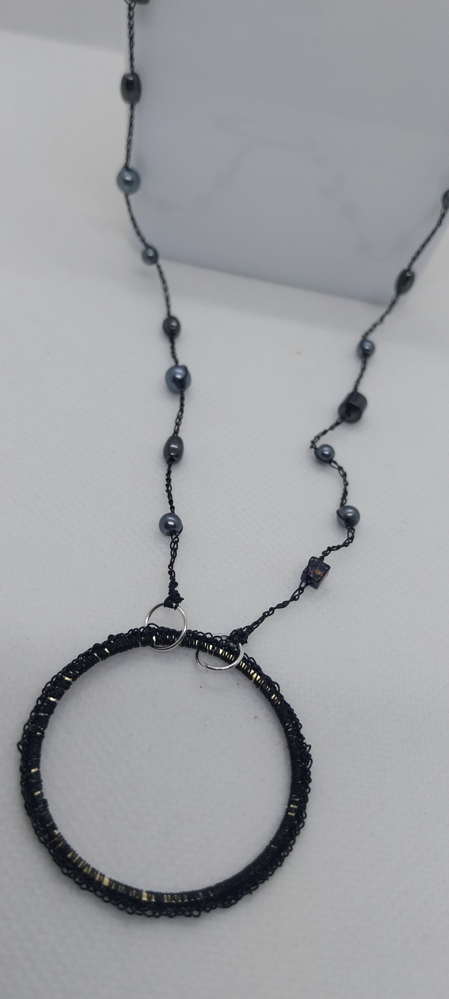Porte-lunette perle noire — fil noir