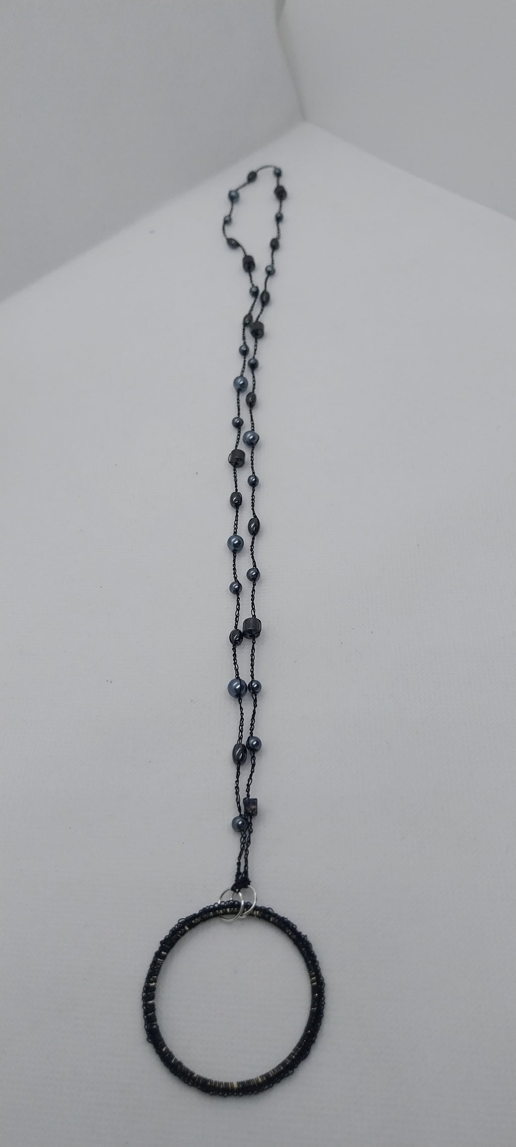 Porte-lunette perle noire — fil noir